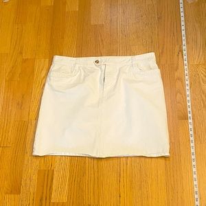 Old navy low waist skirt size 14 white color